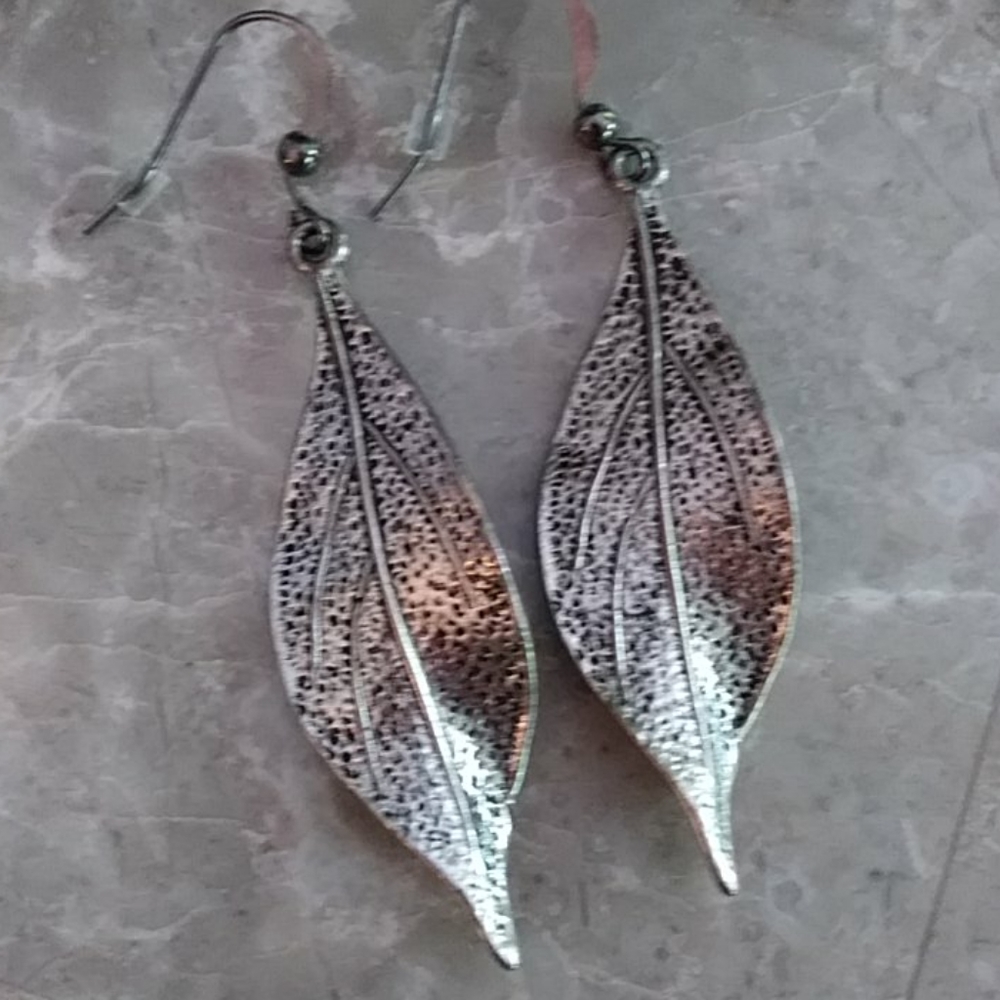 Stainless steel colored leaf earrings...3 Pairs 16.00...must buy 3 Pairs - Picture 2 of 3